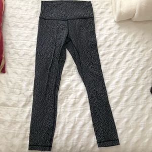 Lululemon HIGH RISE wonder under SIZE 6